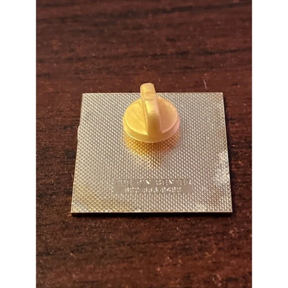 Outback Steakhouse Barrie Ontario Canada Kangaroo‎ Beach Lapel Hat Pin